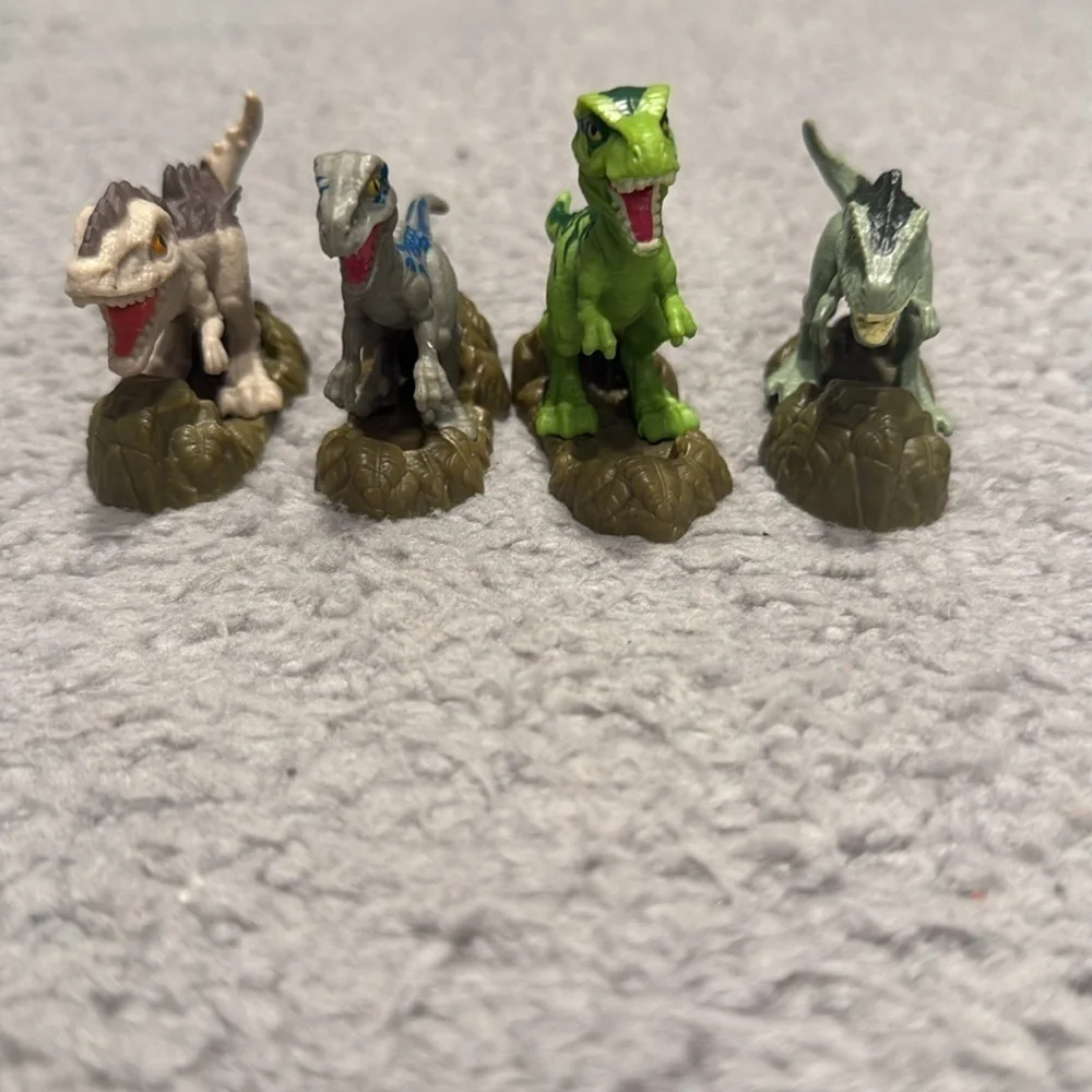 Jurassic World Dominion Micro Collection 4 Dinosaur Figures